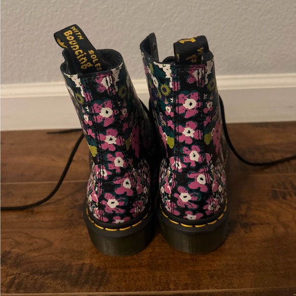 Dr. Martens 1460 WOMEN'S VINTAGE FLORAL LEATHER LACE UP BOOTS - Picture 6 of 8